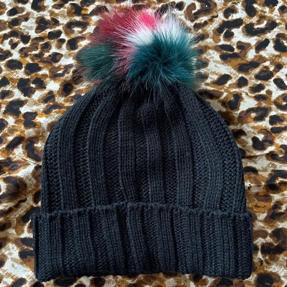 Brand New DKNY Black Knit Hat & Touchscreen Gloves Set Multicolored Faux Fur Pom - Picture 11 of 13